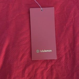 red lululemon long sleve with tag